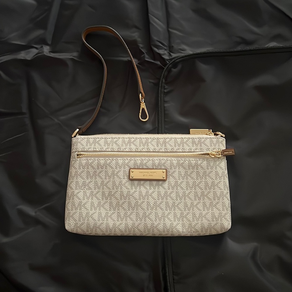 Michael Kors wristlet